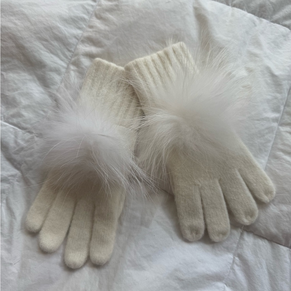 NWT Linda Richards real fur pom pom cashmere gloves